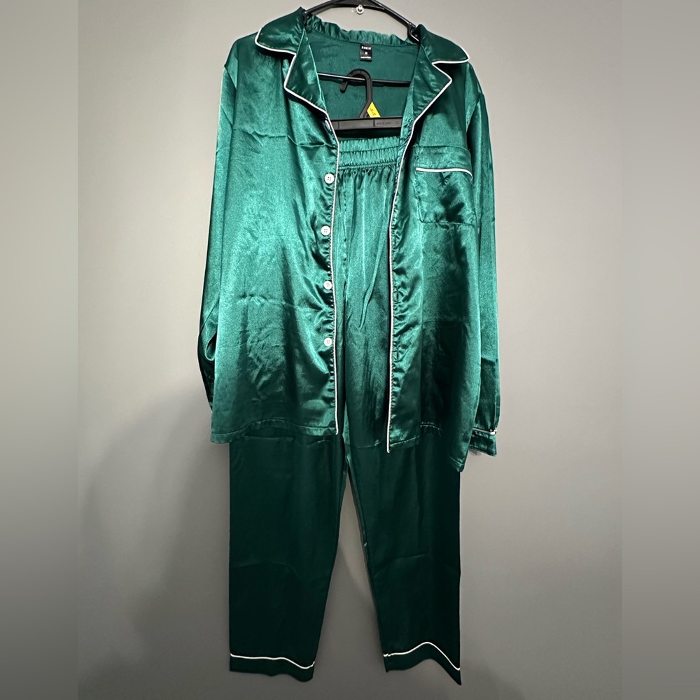 Shein Emerald Green Satin Pajama Set